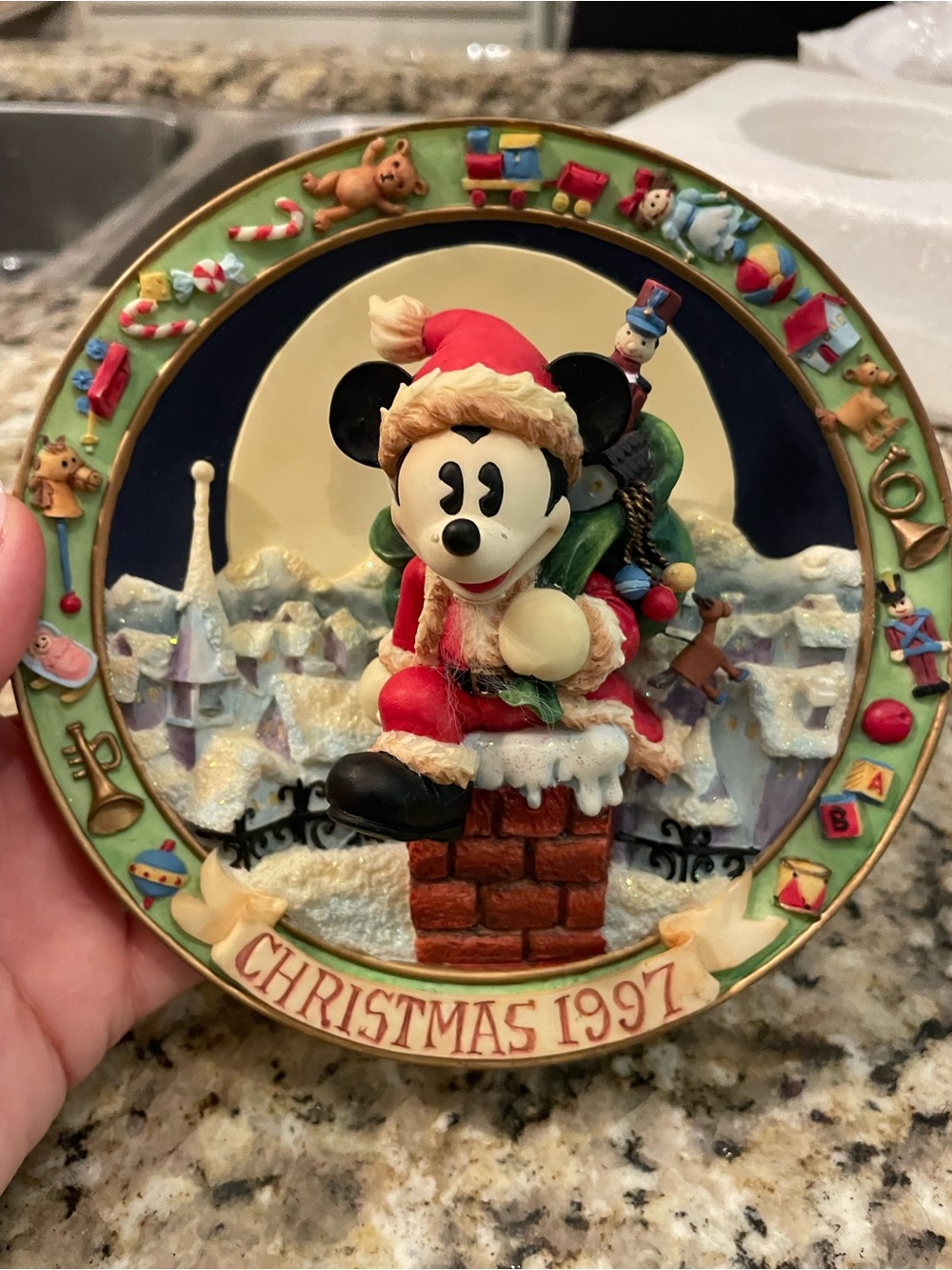 Disney Mickey Mouse Holiday Plate in Red, Green, Blue 1997